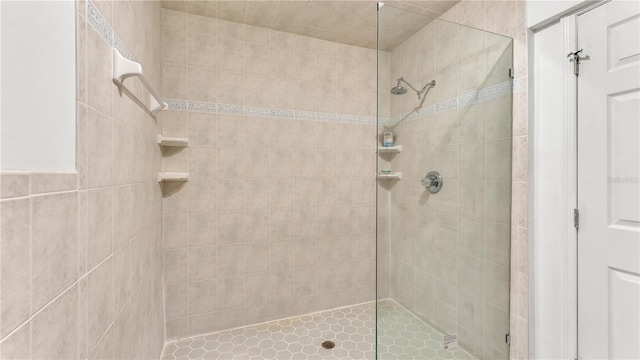 822 W Patterson St, Lakeland, FL 33803 - bathroom with a tile shower