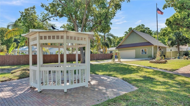 822 W Patterson St, Lakeland, FL 33803 - view of yard with a garage