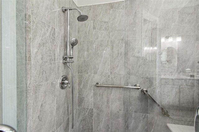 201 Largo Dr, Kissimmee, FL 34759 - full bathroom featuring a tile shower
