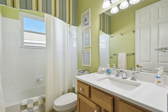 201 Largo Dr, Kissimmee, FL 34759 - bathroom with vanity and shower / bathtub combination with curtain