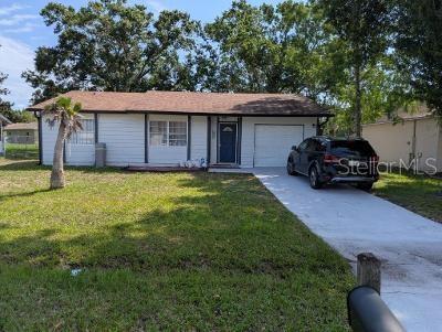 946 Delano Ct, Kissimmee, FL 34758 - single story home with a garage, a front yard, and driveway