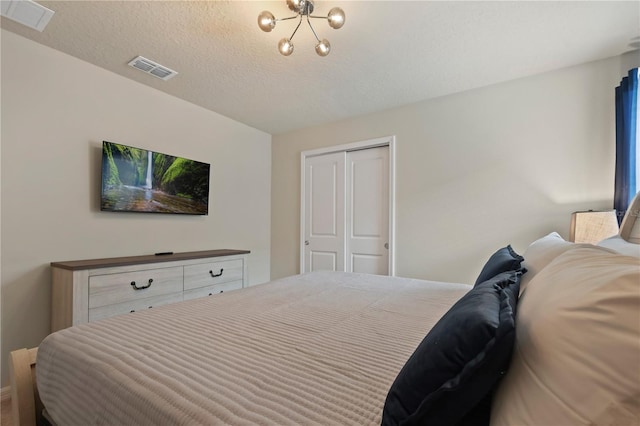 2176 Lelani Cir, Davenport, FL 33897 - bedroom featuring a closet and a textured ceiling