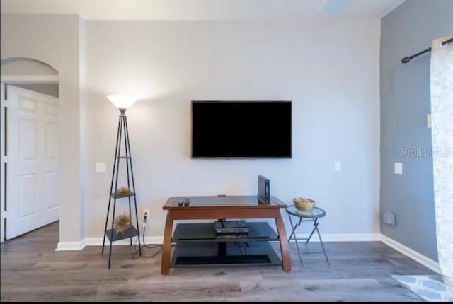8121 Fan Palm Way, Kissimmee, FL 34747 - living room with wood finished floors, baseboards, and an office area