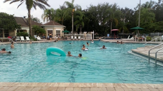 8121 Fan Palm Way, Kissimmee, FL 34747 - community pool with a patio
