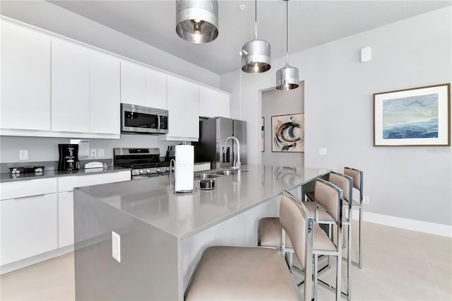 7770 Sandy Ridge Dr Unit 142, Kissimmee, FL 34747 - kitchen featuring stainless steel appliances, a kitchen bar, modern cabinets, and white cabinetry
