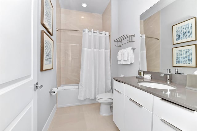 7770 Sandy Ridge Dr Unit 142, Kissimmee, FL 34747 - full bath featuring vanity, shower / tub combo, and tile patterned flooring