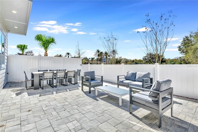 7770 Sandy Ridge Dr Unit 142, Kissimmee, FL 34747 - fenced backyard featuring a patio area, an outdoor hangout area, and outdoor dining space