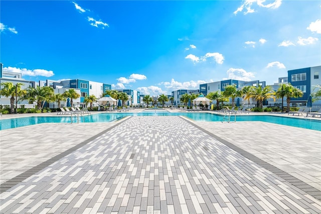 7770 Sandy Ridge Dr Unit 142, Kissimmee, FL 34747 - community pool with a patio area