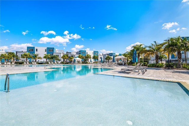 7770 Sandy Ridge Dr Unit 142, Kissimmee, FL 34747 - community pool with a patio area