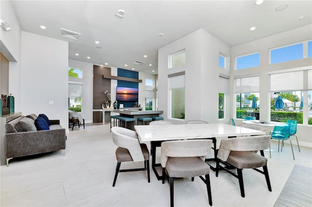 7770 Sandy Ridge Dr Unit 142, Kissimmee, FL 34747 - dining area featuring a towering ceiling and recessed lighting