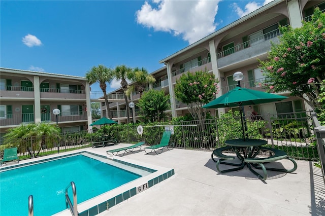 139 Oyster Bay Cir Unit 200, Altamonte Springs, FL 32701 - community pool with a patio