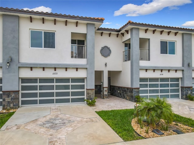 1870 Brentwood Ct, Davenport, FL 33837 - view of front facade featuring an attached garage, stone siding, stucco siding, and concrete driveway