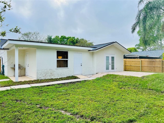 801 Leeward Way, Palm Harbor, FL 34685 - back of property with french doors and a patio area