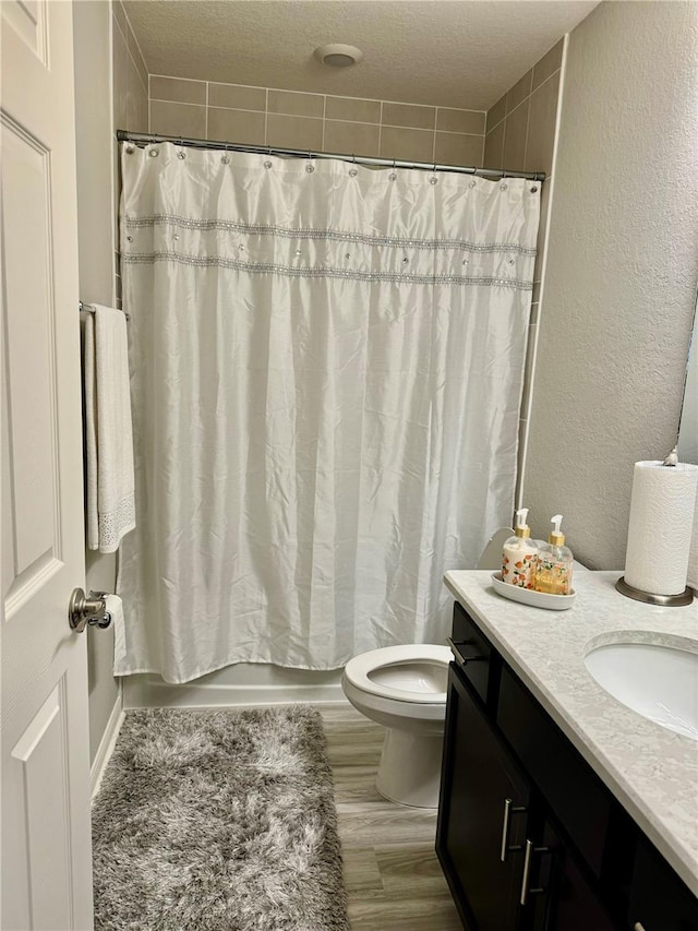 1016 Cascade Dr, Davenport, FL 33837 - full bath featuring vanity, a textured ceiling, shower / bathtub combination with curtain, and a textured wall