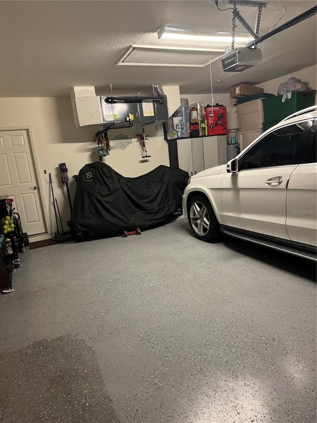 1016 Cascade Dr, Davenport, FL 33837 - garage with a garage door opener