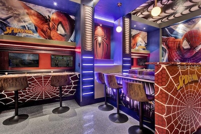 7622 Oakmoss Loop, Davenport, FL 33837 - indoor dry bar featuring speckled floor