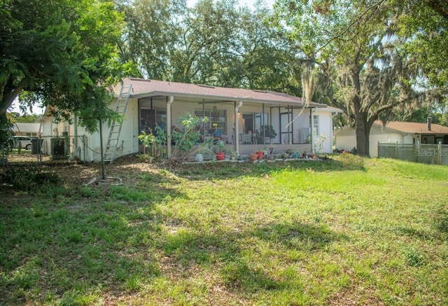7410 Orange Crest Cir, Lakeland, FL 33810 - back of property with a sunroom and stucco siding