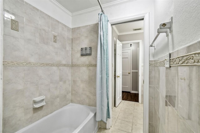 16 Pine Forest Dr, Haines City, FL 33844 - full bath featuring ornamental molding, shower / tub combo, and tile patterned floors