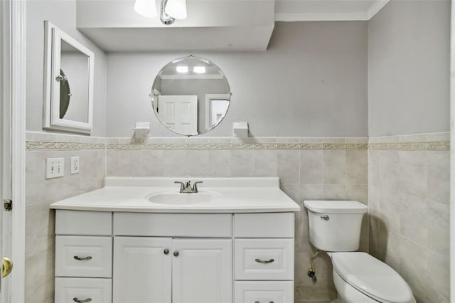 16 Pine Forest Dr, Haines City, FL 33844 - bathroom featuring tile walls, vanity, a wainscoted wall, and ornamental molding