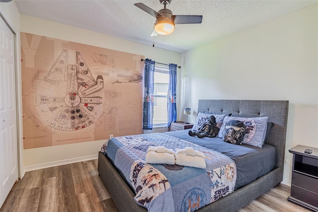 8491 Oasis Key Cv, Kissimmee, FL 34747 - bedroom with wood finished floors, a textured ceiling, and a ceiling fan
