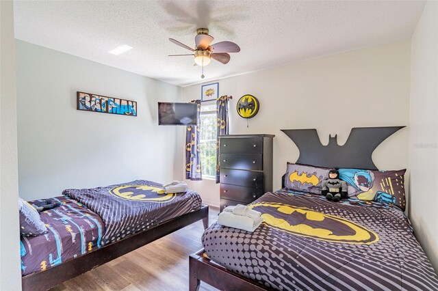 8491 Oasis Key Cv, Kissimmee, FL 34747 - bedroom with wood finished floors, a textured ceiling, and ceiling fan
