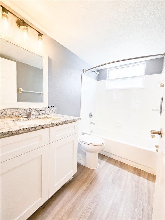 2735 N Poinciana Blvd Unit 95, Kissimmee, FL 34746 - full bath with wood finished floors, washtub / shower combination, vanity, and toilet