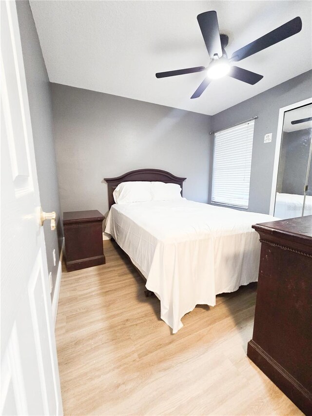 2735 N Poinciana Blvd Unit 95, Kissimmee, FL 34746 - bedroom with light wood finished floors, a ceiling fan, and baseboards