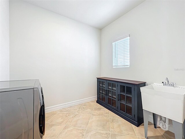 9071 Woodland Forest Rd, Orlando, FL 32836 - laundry area featuring baseboards and washing machine and clothes dryer