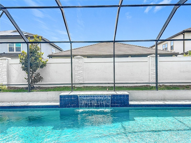 9071 Woodland Forest Rd, Orlando, FL 32836 - swimming pool with a lanai