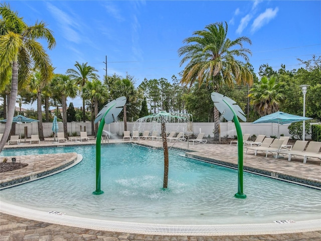 9071 Woodland Forest Rd, Orlando, FL 32836 - community pool with a patio area
