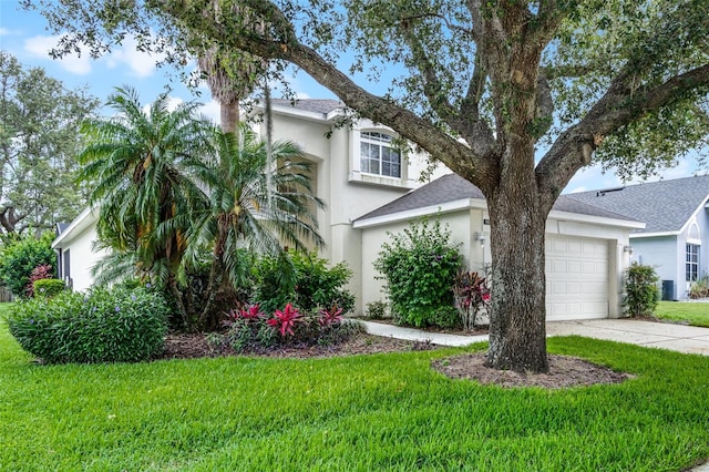 909 Troon Cir, Davenport, FL 33897 - view of front of property with stucco siding, a garage, a front yard, and concrete driveway