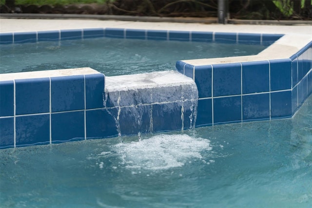 909 Troon Cir, Davenport, FL 33897 - view of swimming pool featuring a pool with connected hot tub