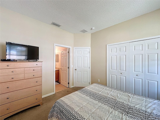 2649 Hemingway Ave, Haines City, FL 33844 - bedroom with carpet flooring, a textured ceiling, a closet, and connected bathroom