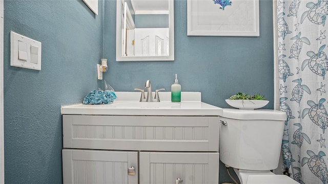 505 Oak Dr, Tavares, FL 32778 - bathroom with a textured wall, vanity, and a shower with curtain