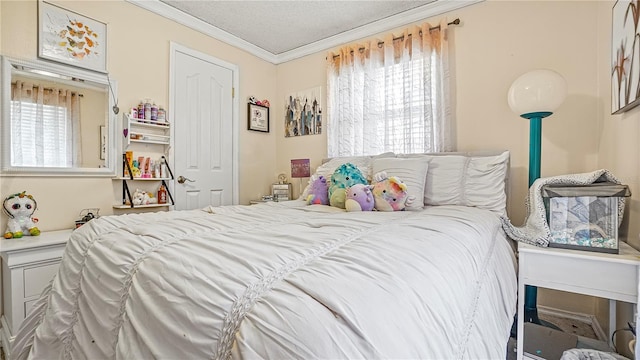 505 Oak Dr, Tavares, FL 32778 - bedroom featuring crown molding and a textured ceiling