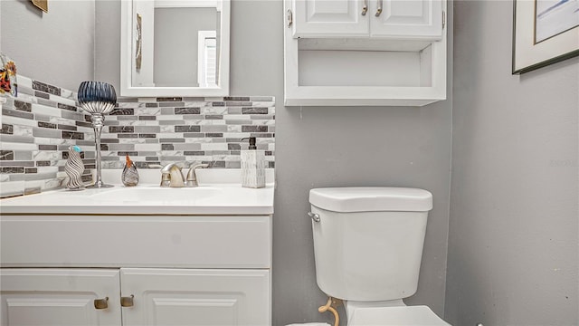 505 Oak Dr, Tavares, FL 32778 - half bath featuring vanity and tasteful backsplash