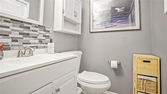 505 Oak Dr, Tavares, FL 32778 - bathroom featuring vanity and backsplash