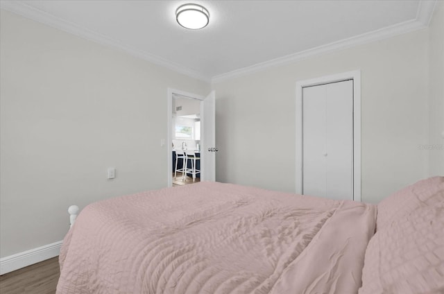 1501 Missouri Ave, Saint Cloud, FL 34769 - bedroom with wood finished floors, ornamental molding, and a closet