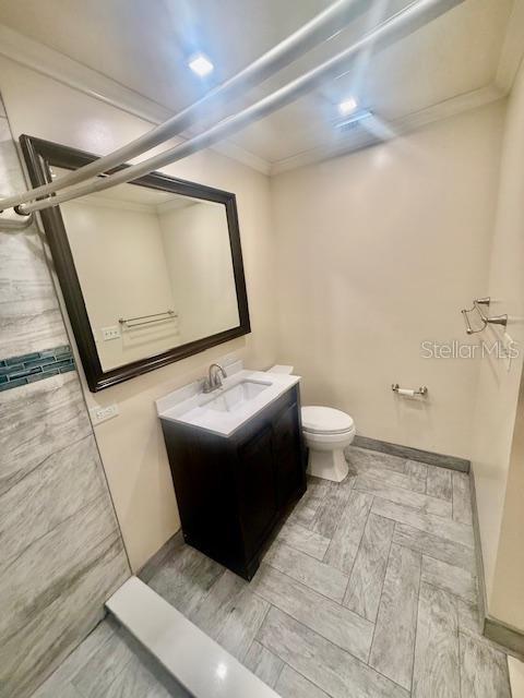 1720 Foxhall Cir Unit 1720, Kissimmee, FL 34741 - bathroom with ornamental molding and vanity