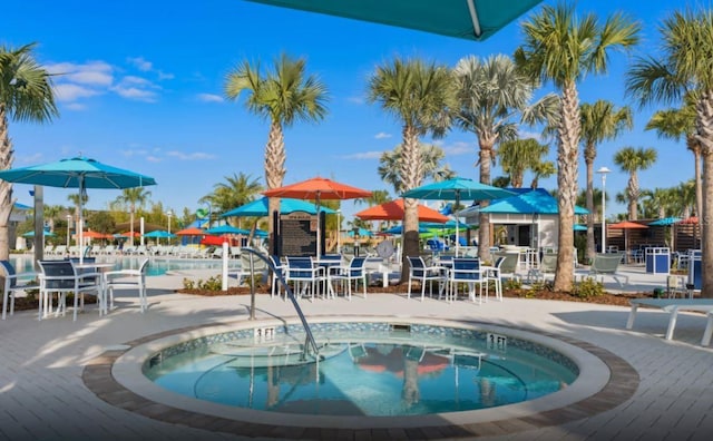2161 Lelani Cir, Davenport, FL 33897 - view of pool featuring a swimming pool, a hot tub, and a patio