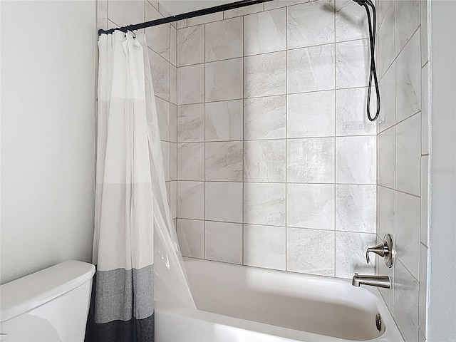 1513 Resolute St, Celebration, FL 34747 - bathroom featuring shower / tub combo with curtain