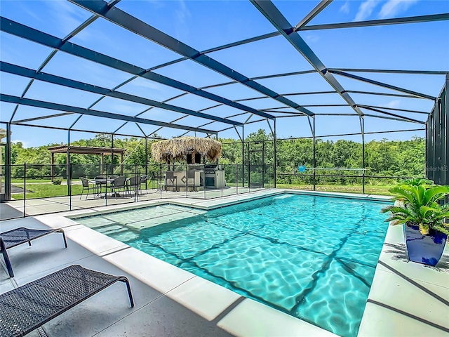 209 Willow Bend Dr, Davenport, FL 33897 - swimming pool with a patio and glass enclosure