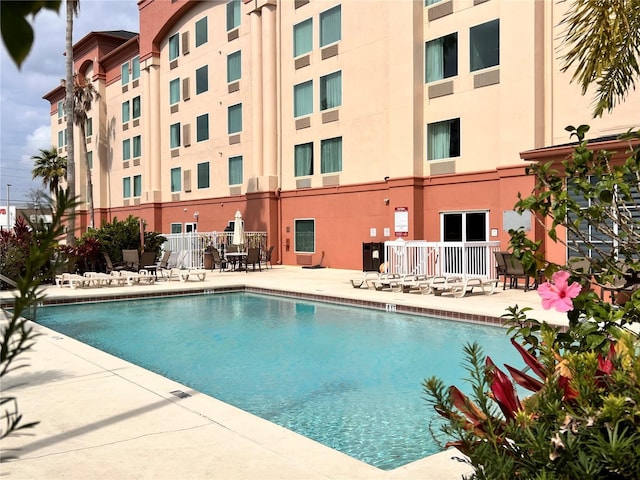 3000 Maingate Ln Unit 414, Kissimmee, FL 34747 - community pool featuring a patio