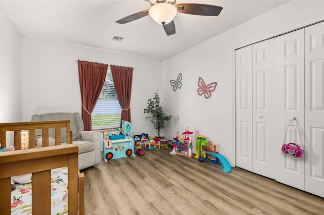 138 Hidden Pointe Ln, Groveland, FL 34736 - unfurnished bedroom featuring a closet, wood finished floors, a ceiling fan, and a textured ceiling