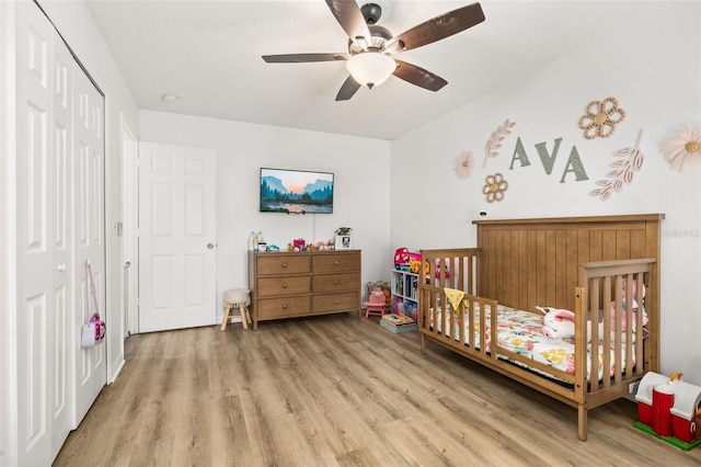 138 Hidden Pointe Ln, Groveland, FL 34736 - bedroom with wood finished floors, a closet, a crib, and a ceiling fan