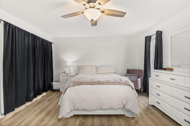 138 Hidden Pointe Ln, Groveland, FL 34736 - bedroom with light wood-style floors, a ceiling fan, and a textured ceiling