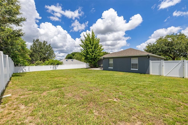 138 Hidden Pointe Ln, Groveland, FL 34736 - fenced backyard featuring a gate