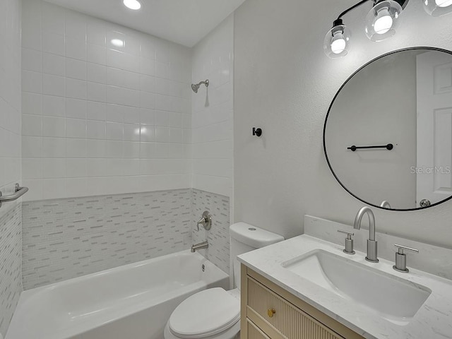 925 Roswell Ter, Deltona, FL 32738 - bathroom featuring shower / bathtub combination and vanity