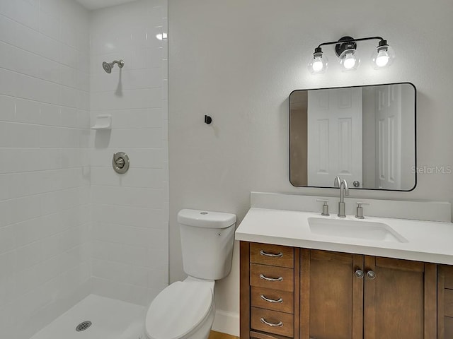 925 Roswell Ter, Deltona, FL 32738 - bathroom with vanity and tiled shower