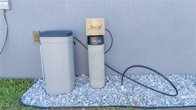 10 Pine Track Trl, Ocala, FL 34472 - exterior view of stucco siding and a water softener system